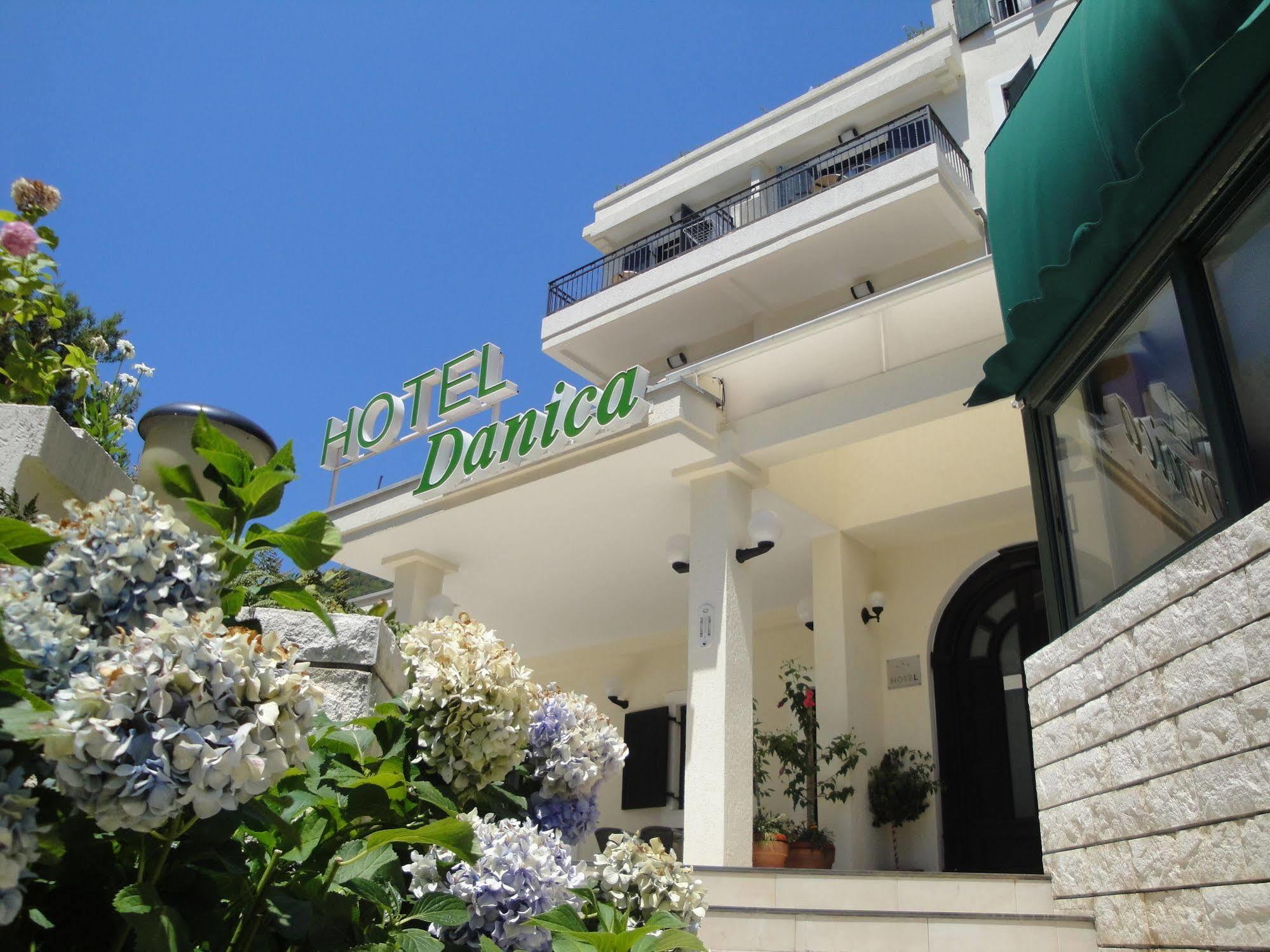 Hotel Danica Petrovac Extérieur photo